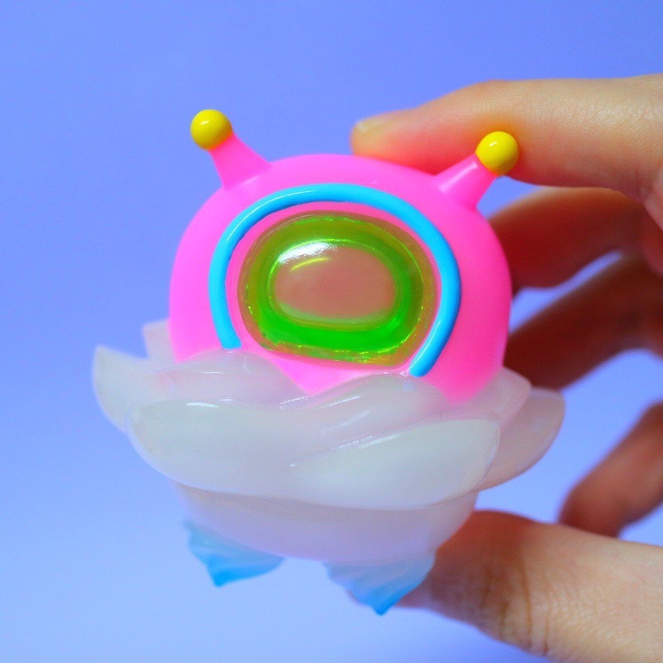 cream UFO sofubi refreshment toy